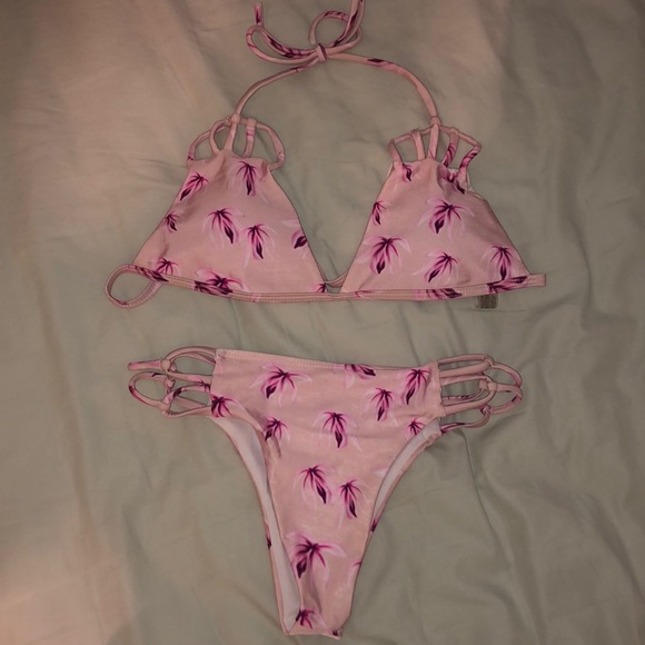 Light pink bikini - Picture 1 of 4